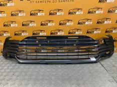 Решетка в бампер передняя Toyota Camry 70 2020-