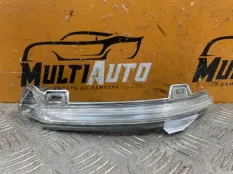 Повторитель поворота зеркало левый Mercedes