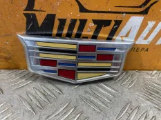 Эмблема крышки багажника задняя Cadillac XT5 1