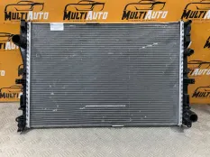 Радиатор охлаждения двигателя Mercedes E-Classe