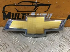 Эмблема решетки радиатора Chevrolet Traverse 2