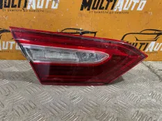Фонарь внутренний левый Toyota Camry 70 2017-