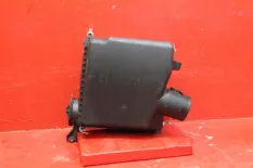 Корпус воздушного фильтра Toyota Land Cruiser 200