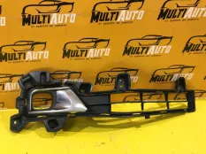 Решетка в бампер передняя правая Toyota Land