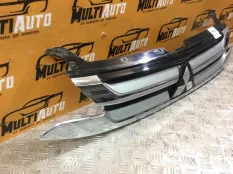 Решетка радиатора передняя Mitsubishi Outlander 3