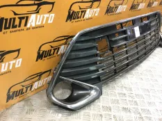 Решетка в бампер передняя Toyota Camry 55