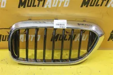 Решетка радиатора передняя левая BMW 5 Series G30