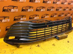 Решетка в бампер передняя Toyota Camry 70
