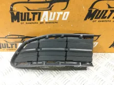 Решетка в бампер передняя правая Toyota Rav4 CA40