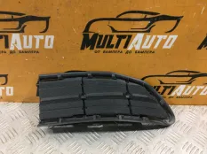 Решетка в бампер передняя левая Toyota Rav4 CA40