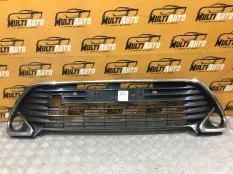 Решетка в бампер передняя Toyota Camry 55