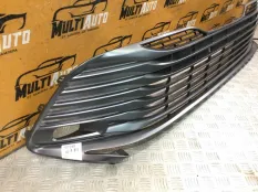 Решетка в бампер передняя Toyota Camry 70