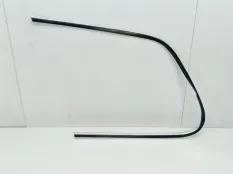 молдинг стекла Volkswagen Touareg 2