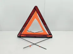 знак аварийной остановки Mercedes CLA