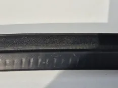 Уплотнитель капота Volkswagen Amarok