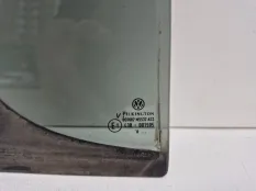 форточка двери Volkswagen Amarok