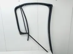 Уплотнитель стекла Volkswagen Amarok