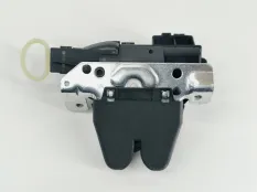 замок багажника Mercedes CLA