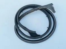 Уплотнитель двери Volkswagen Amarok