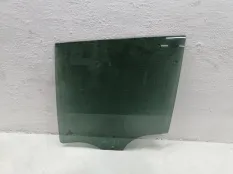 Стекло двери BMW X3