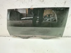 Стекло двери Audi Q7