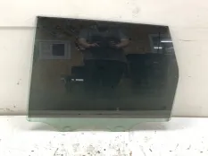 Стекло двери Volkswagen Touareg 2