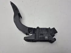 педаль газа Mercedes A200