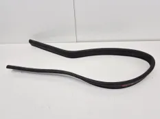 Уплотнитель капота Mercedes A180