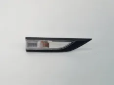 Повторитель в крыле Volkswagen Transporter
