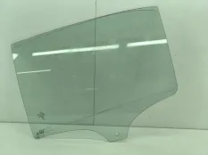 Стекло двери Mercedes A200