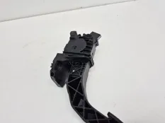 педаль газа Mercedes A200