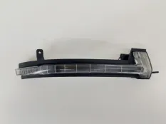 Поворотник в зеркало Volkswagen Touareg 2