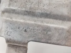 Кронштейн крыла Mercedes A180