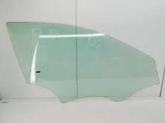 Стекло двери Mercedes A180