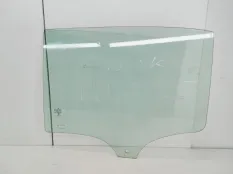 Стекло двери Mercedes A200