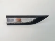 Повторитель в крыле Volkswagen Transporter