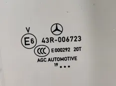 Стекло двери Mercedes A180