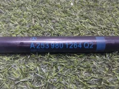 Амортизатор капота Mercedes-Benz GLC A2539801264 X253, правый