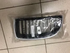 Решетка радиатора BMW 3 51137120007 E90, левая