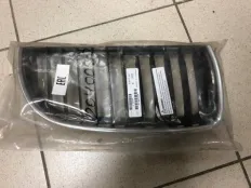 Решетка радиатора BMW 3 51137120008 E90, передняя правая