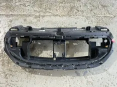 Кронштейн решетки радиатора Smart Fortwo