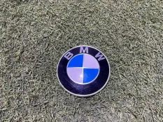 эмблема BMW f30