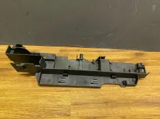 Кронштейн радиатора BMW M3 17117848786 F80, правый