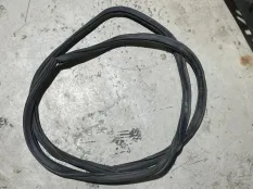 уплотнитель двери Volkswagen Polo