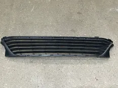 решетка бампера Renault Logan