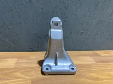 Кронштейн двигателя 22116784826, правый