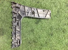 крепление бампера Audi A6