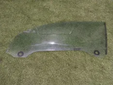 Стекло двери BMW 4