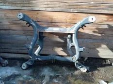 Подрамник Volkswagen Touareg