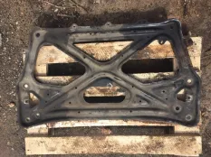 Распорка подрамника Audi A6